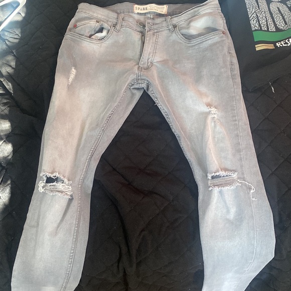 Jordan 3s with some grey pants and a matching shirt to match - Picture 3 of 4